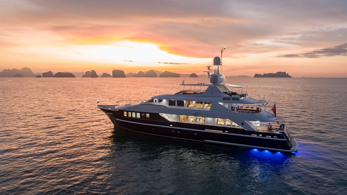 Аренда моторной яхты 	Heesen 129 Lady Azul на Пхукете